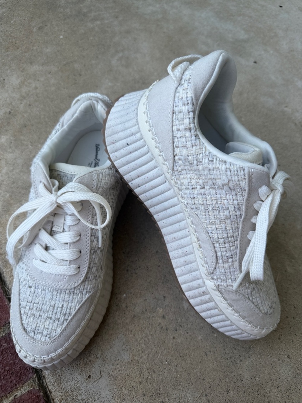 Universal Thread White Woven Platform Lace-Up Sneakers